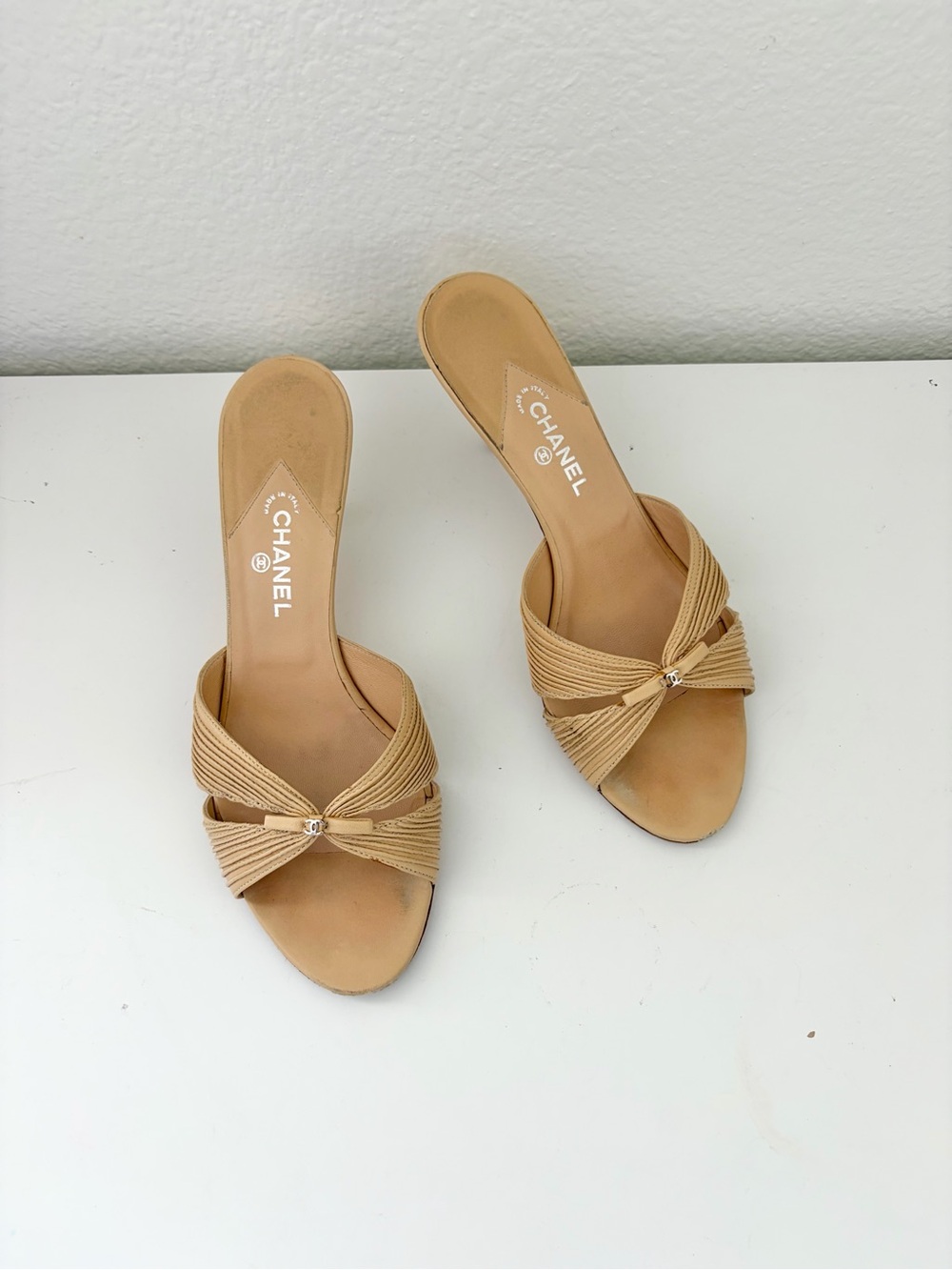 CHANEL Tan Bow Slide Kitten Heels with CC Accent - Picture 5 of 8